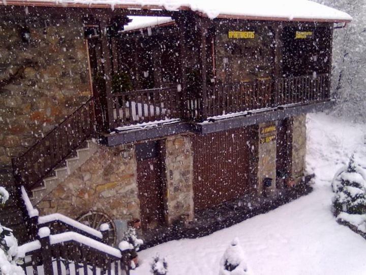 Alojamientos Rurales El Fontano Galende Exteriér fotografie