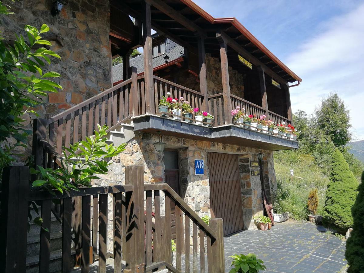 Alojamientos Rurales El Fontano Galende Exteriér fotografie