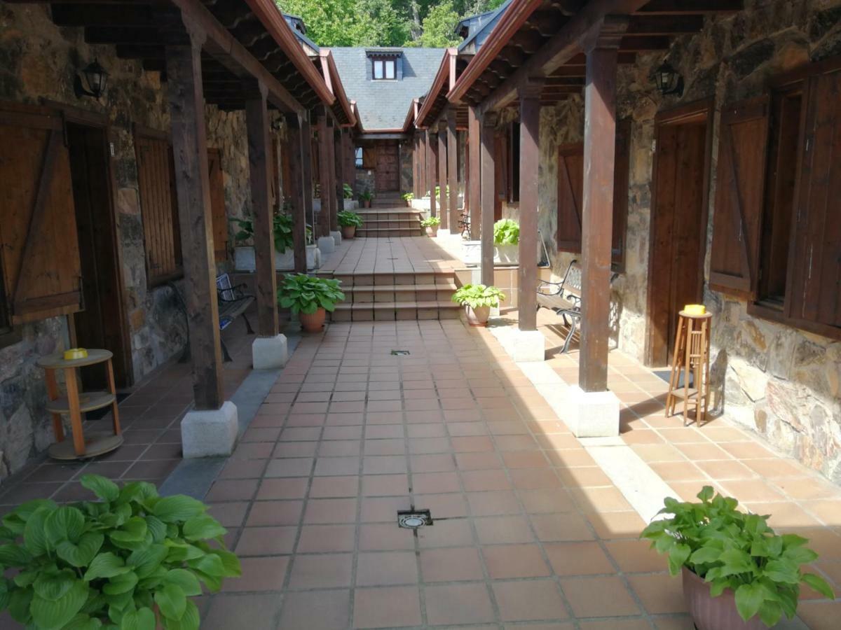 Alojamientos Rurales El Fontano Galende Exteriér fotografie